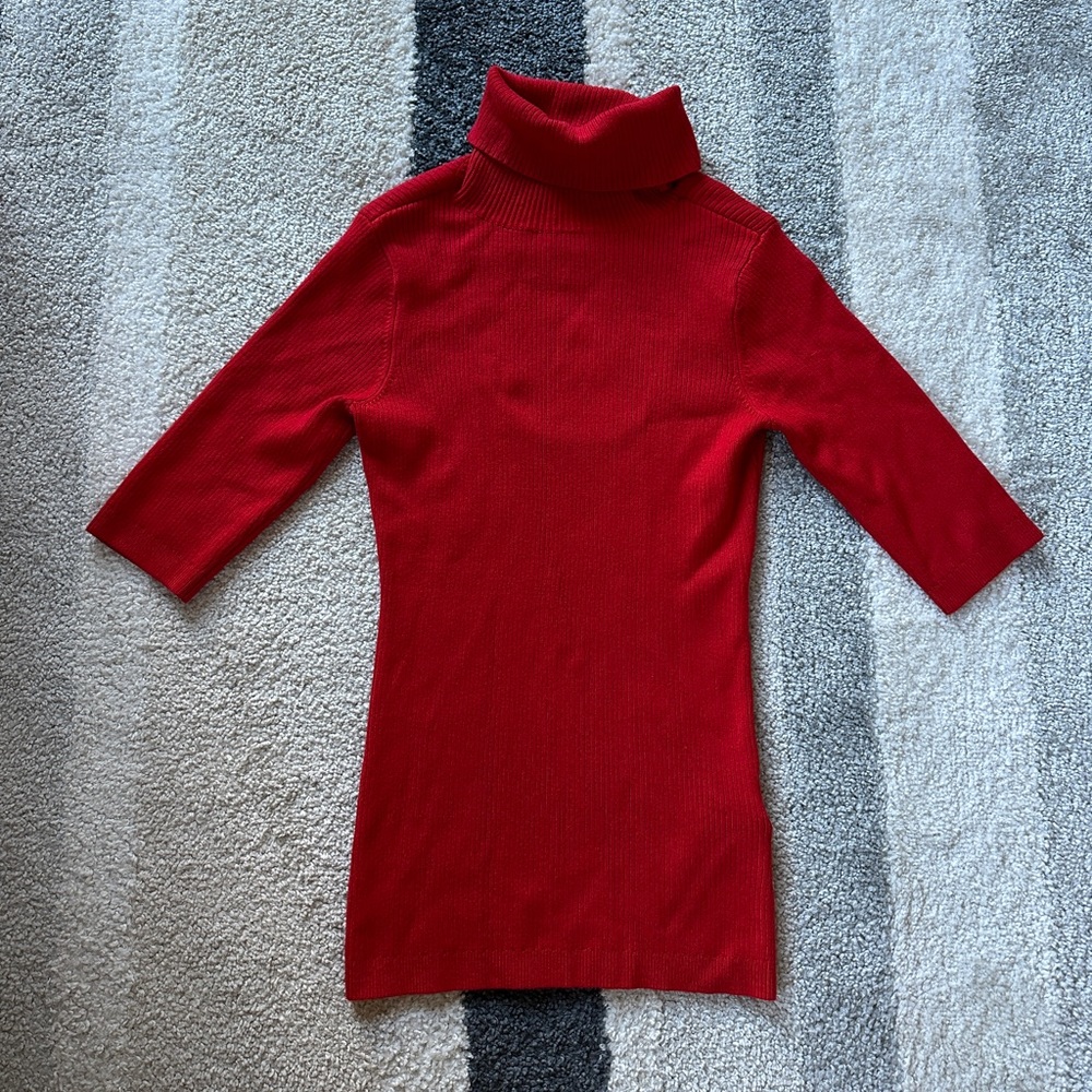 Like new Guess half sleeve turtle neck sweater